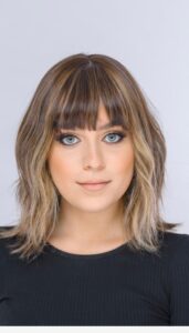 What makes the wig look natural?