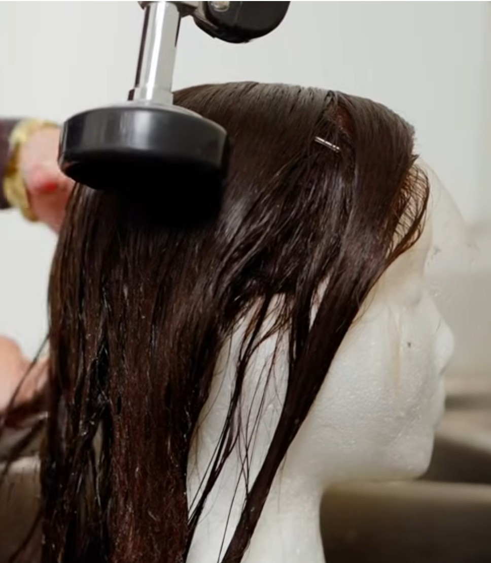 Washing wig with equipment